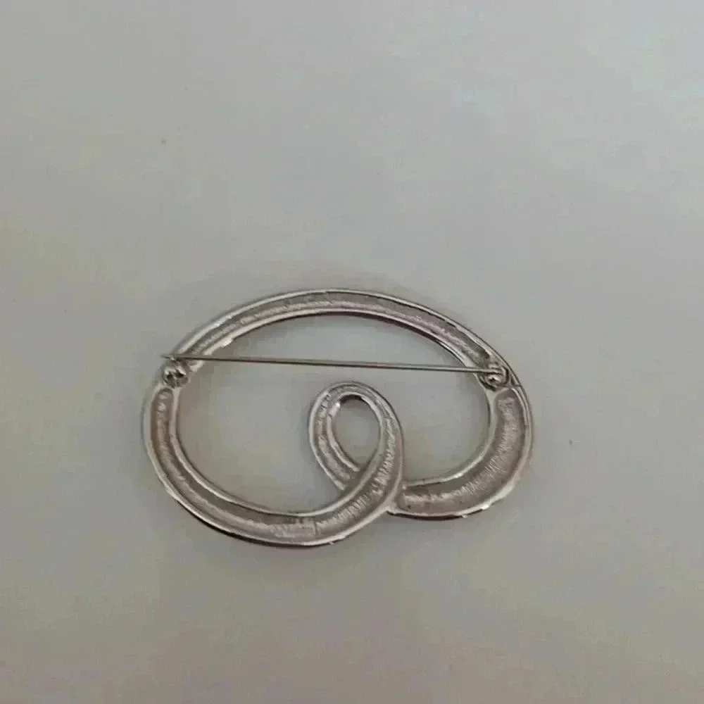 Vintage 1970s Silvertone pin